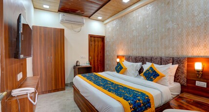 Aarchh Royale Room Type - Deluxe Room