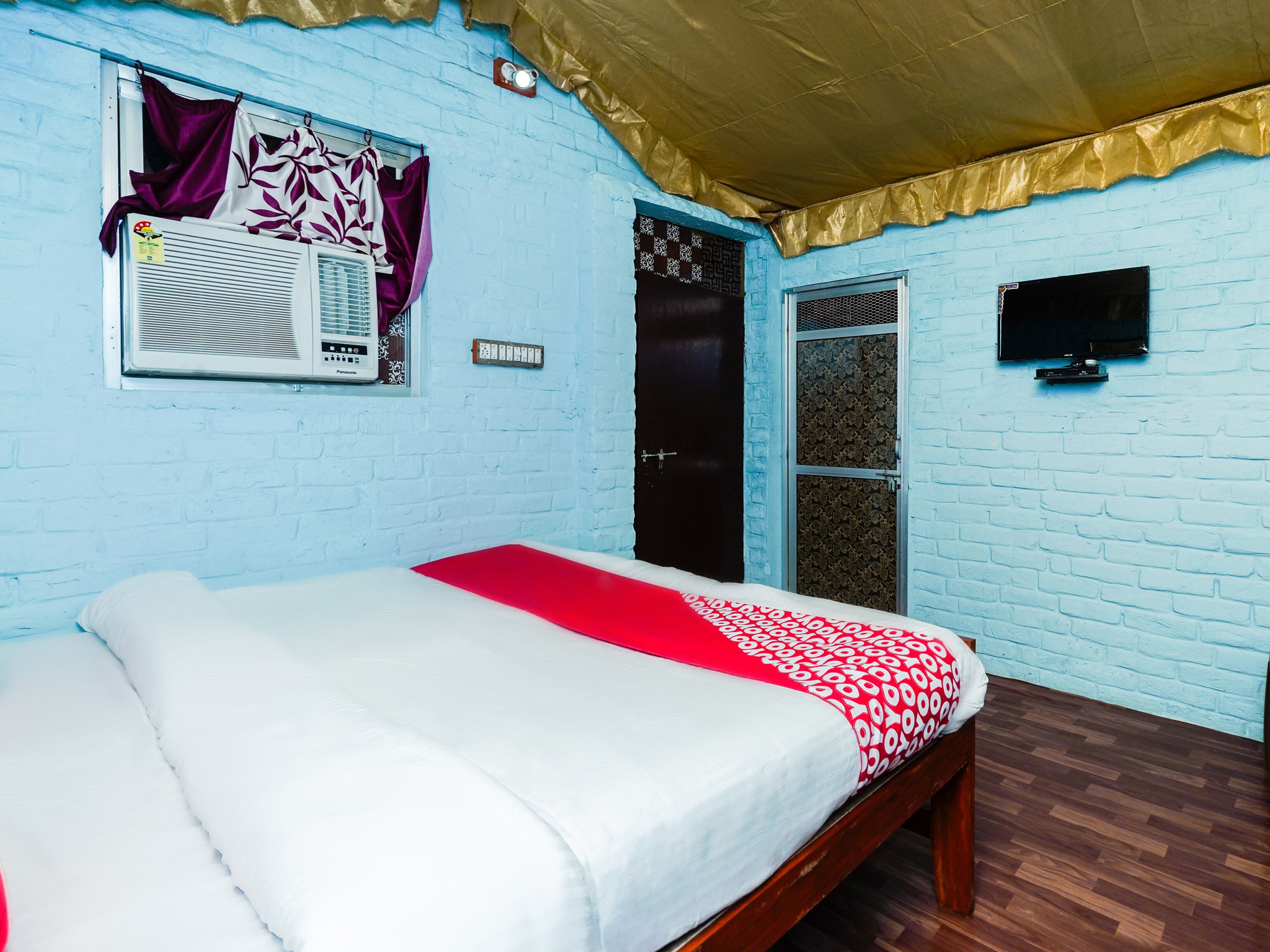 Hotel Rudra - Tap to explore photos