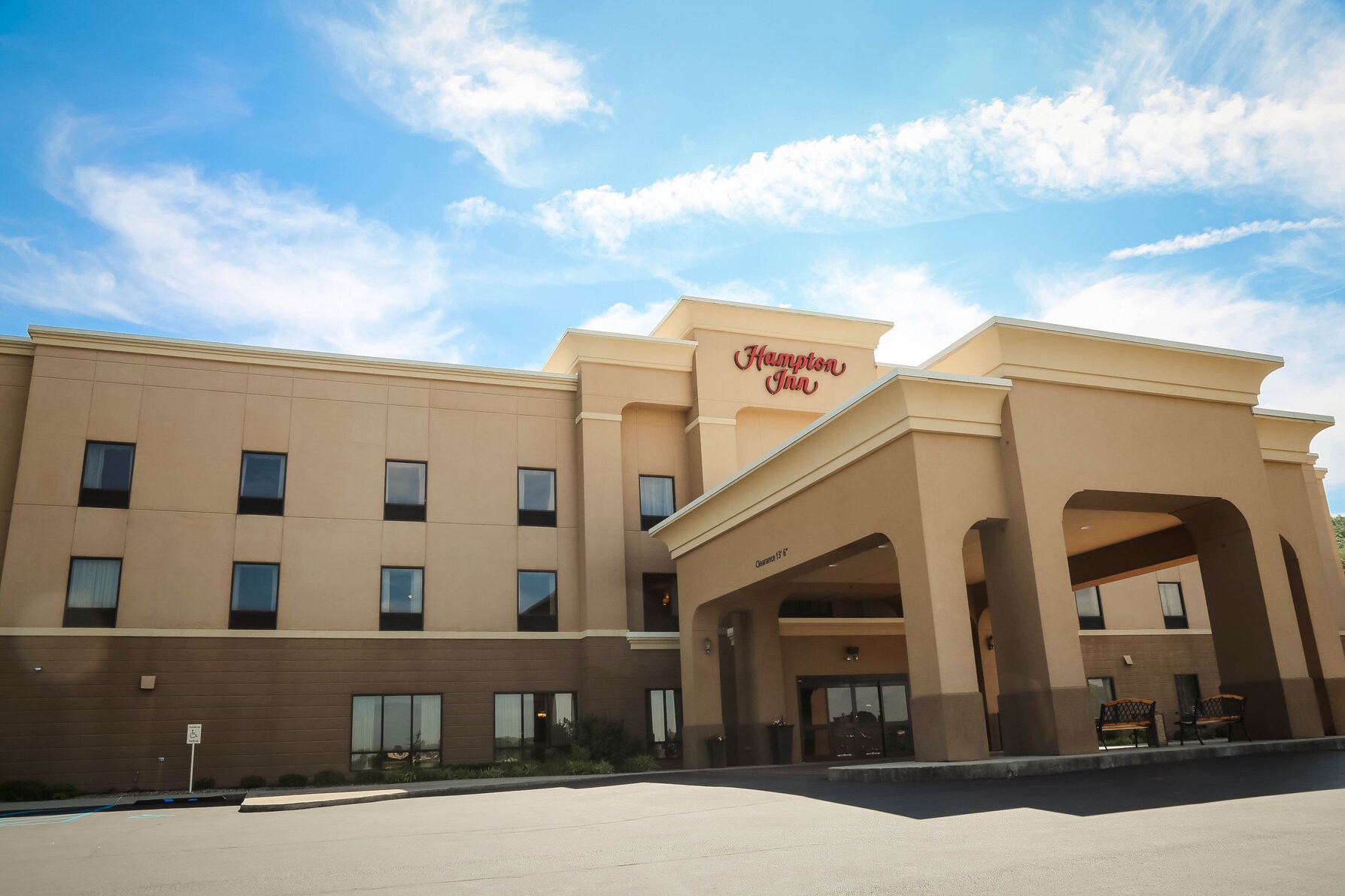 Hampton Inn by Hilton MOREHEAD - Tap to explore photos