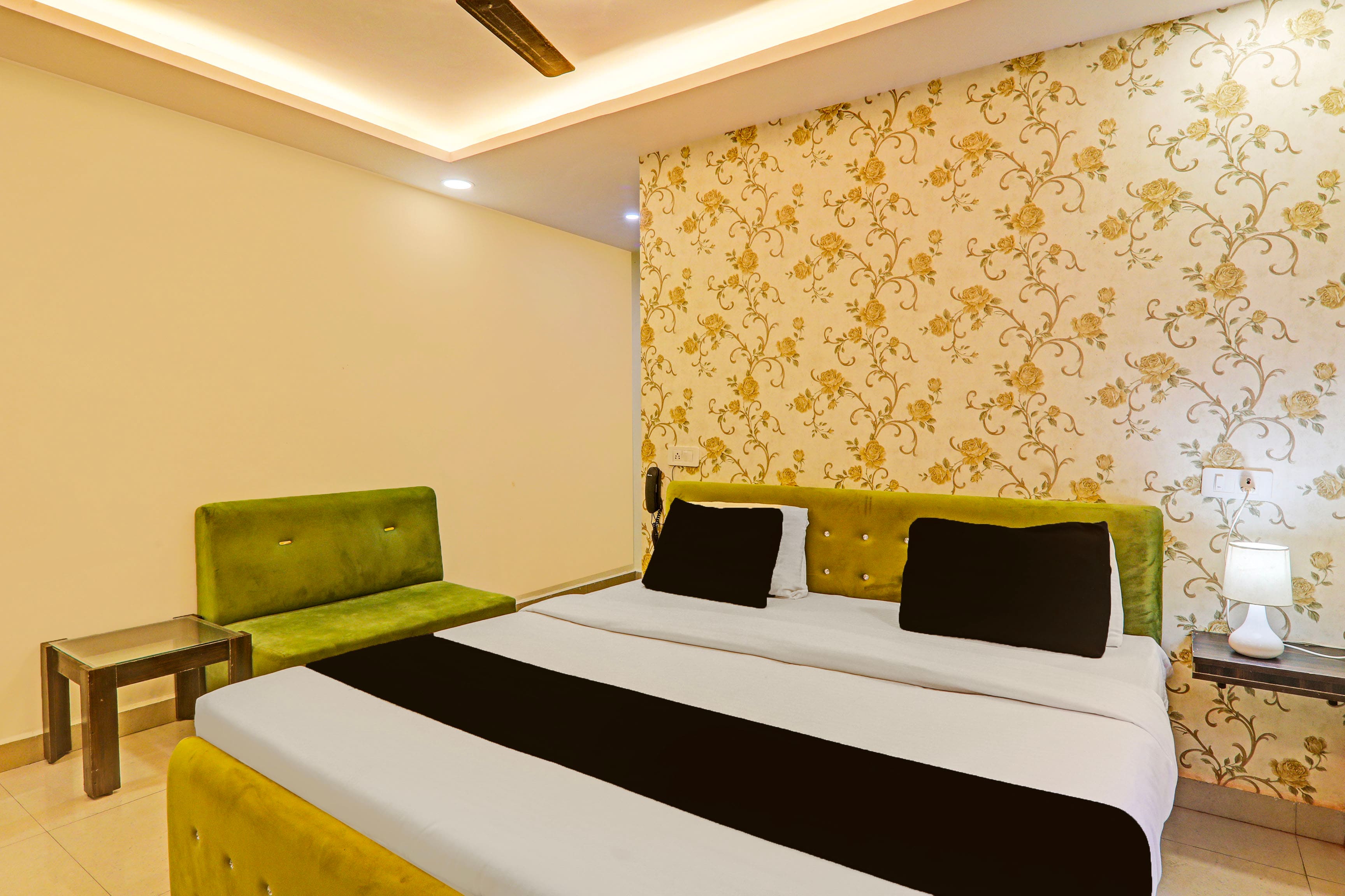 Super Hotel O Kathauta Jheel Malhaur Gomti Nagar - Tap to explore photos