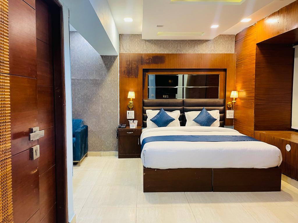 Hotel ML PRIDE -800 metre from railway station - Tap to explore photos