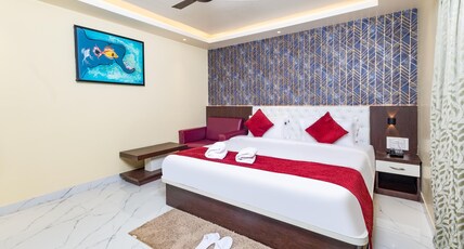 Bangla Queen Room Type - Deluxe Double Bed Room AC