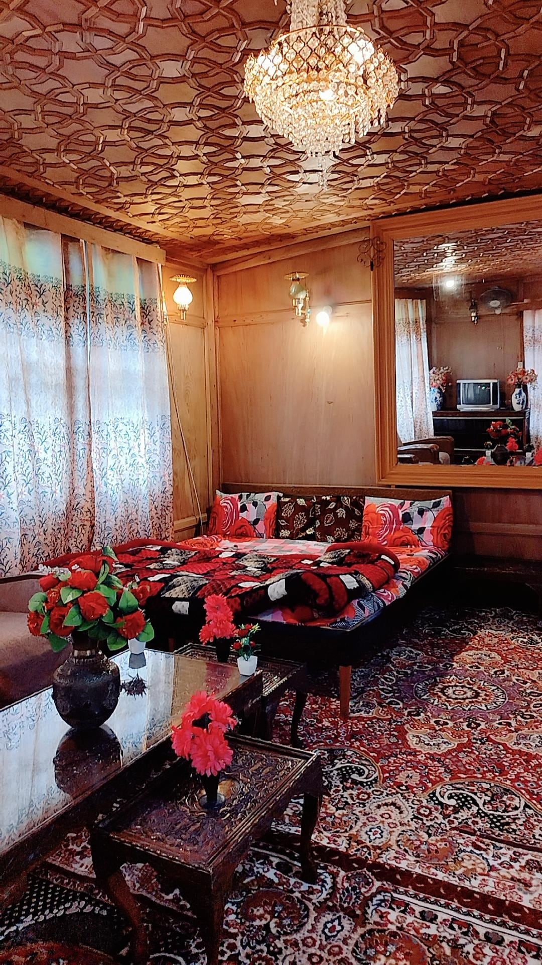 Taj Palace Houseboat - Tap to explore photos