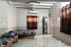 Omkar Homestay 400m from Dwarkadhish Temple.