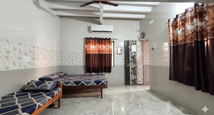 Omkar Homestay 400m from Dwarkadhish Temple. Room Type - Non AC Room (Paid AC on-site)