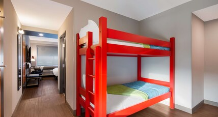 Tru by Hilton Destin Room Type - 1 KG 2 TWIN XL BUNK SUITE