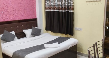 Uttam Kashi HomeStay Room Type - Deluxe Room with Balcony