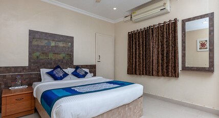 Poonam Guest House Room Type - Deluxe Ac Room