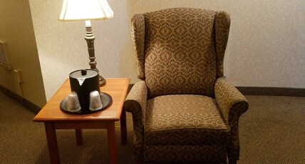 Best Western Plus Rivershore Hotel Room Type - 1 King Bed, Non-Smoking, Balcony, River View, Table And Chairs, Microwave And Refrigerator Best Western Plus Rivershore Hotel Room Type - 1 King Bed, Non-Smoking, Balcony, River View, Table And Chairs, Microwave And Refrigerator