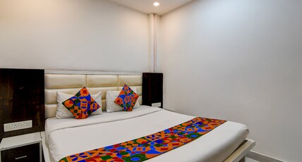 FabHotel Royal Palace Ruby Room Type - Deluxe Room