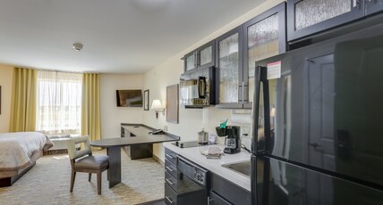 Candlewood Suites COLLEGE STATION AT UNIVERSITY Room Type - 1 Queen Studio Suite Kitchen