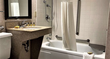 Best Western Plus Kelly Inn Room Type - 2 Queen Beds, Mobility Accessible, Bathtub, Non-Smoking
