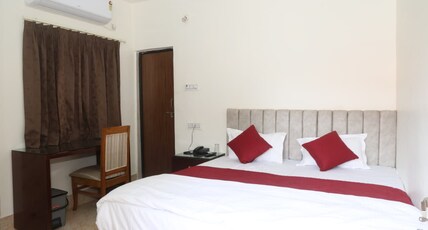 Hotel OM Palace Room Type - Standard Room with Air Conditioning