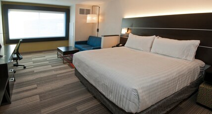 Holiday Inn Express & Suites JOHNSTOWN Room Type - 2 Queen Suite Access Tub