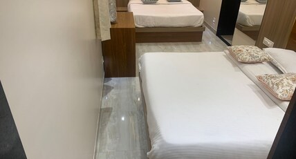 Shambu's Villa MountAbu Room Type - Comfort Ac Family Room