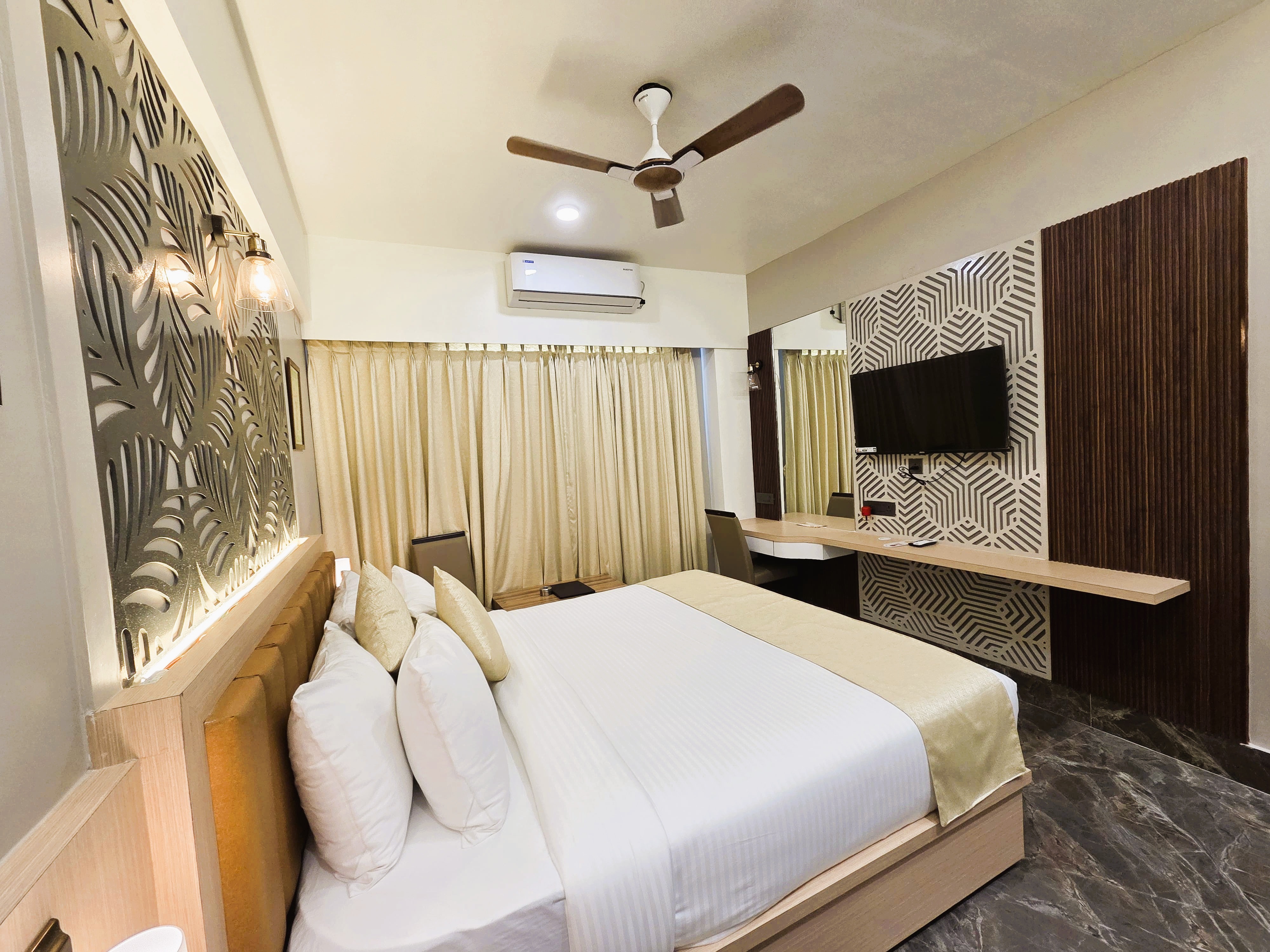 The Elite - Tap to explore photos