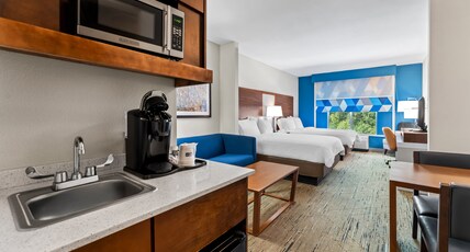 Holiday Inn Express Hotel & Suites Albany Room Type - 2 Queen Suite