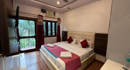 Raj Resort @Tapovan Road Room Type - Elite Room with Balcony and Mountain View