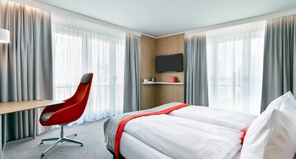 Holiday Inn Express Berlin - Alexanderplatz Room Type - 1 Queen Standard Accessible Holiday Inn Express Berlin - Alexanderplatz Room Type - 1 Queen Standard Accessible