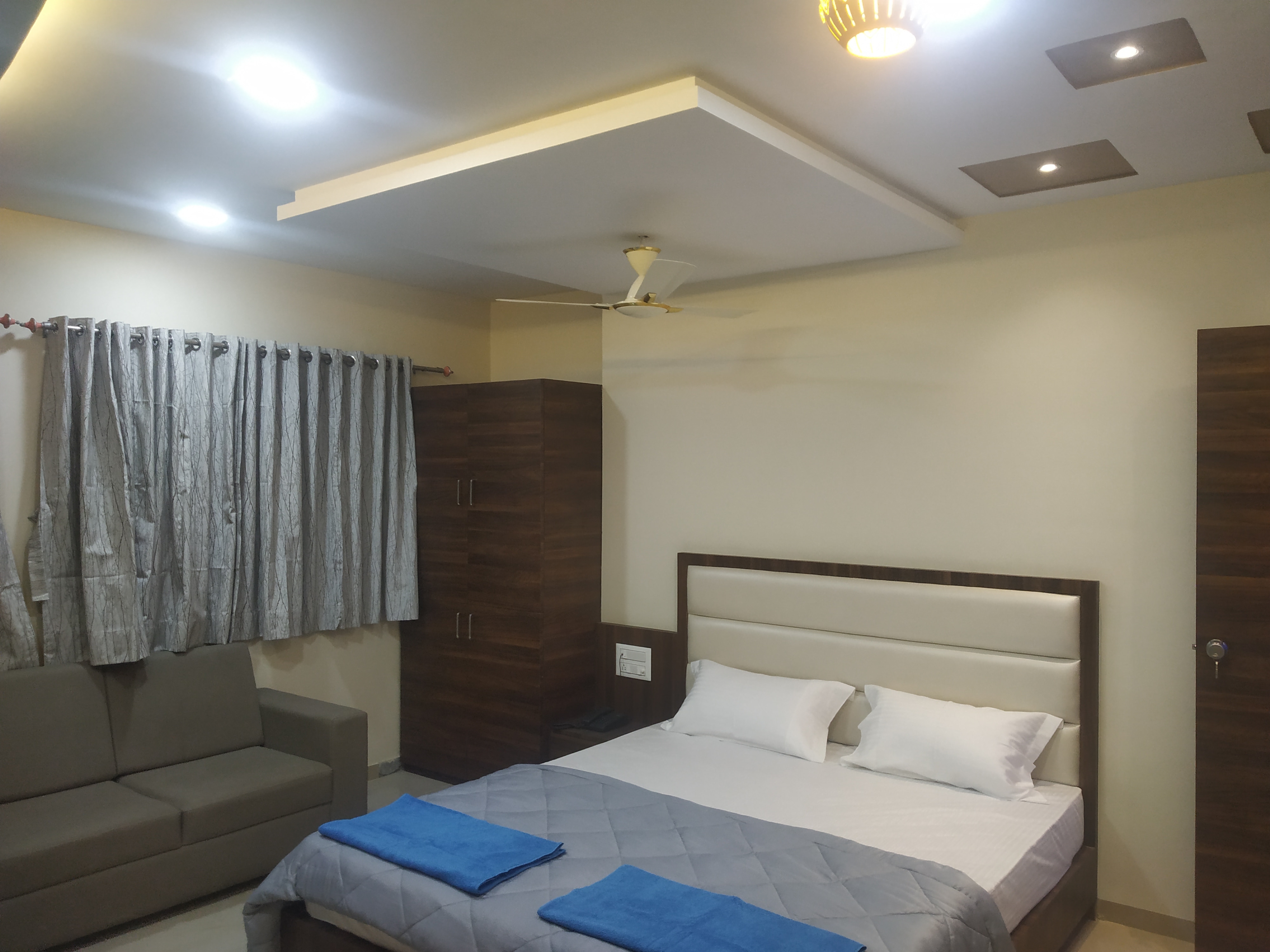 Hotel Pavan's - Tap to explore photos