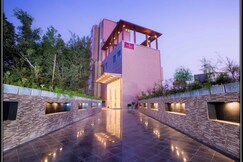 Regenta Central Grand Exotica, Pune