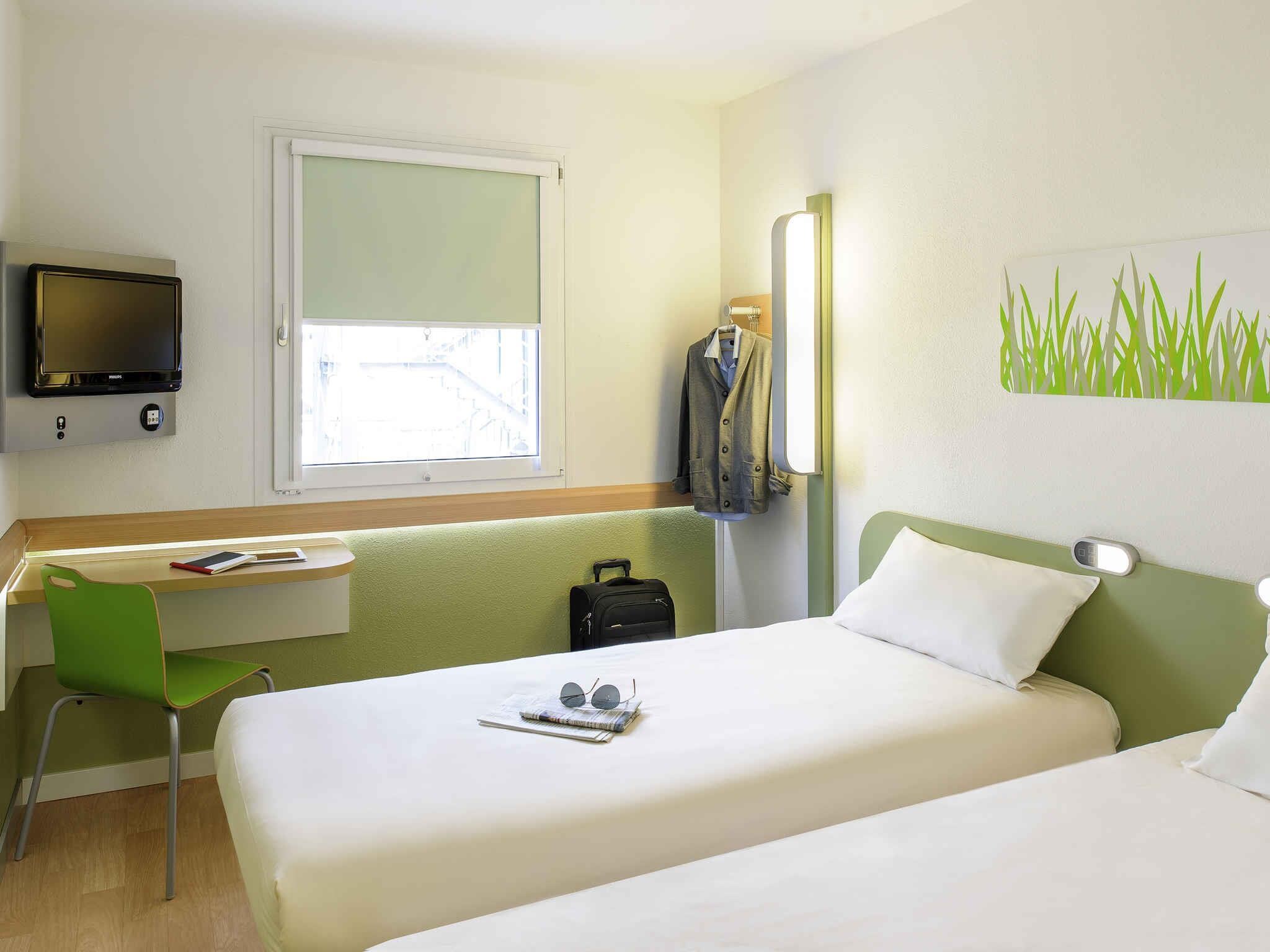 ibis budget Lyon Saint Genis Laval - Tap to explore photos