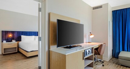EVEN Hotel WACO - UNIVERSITY AREA Room Type - 1 Bedroom Suite Communications Mobility Accessible Tub EVEN Hotel WACO - UNIVERSITY AREA Room Type - 1 Bedroom Suite Communications Mobility Accessible Tub