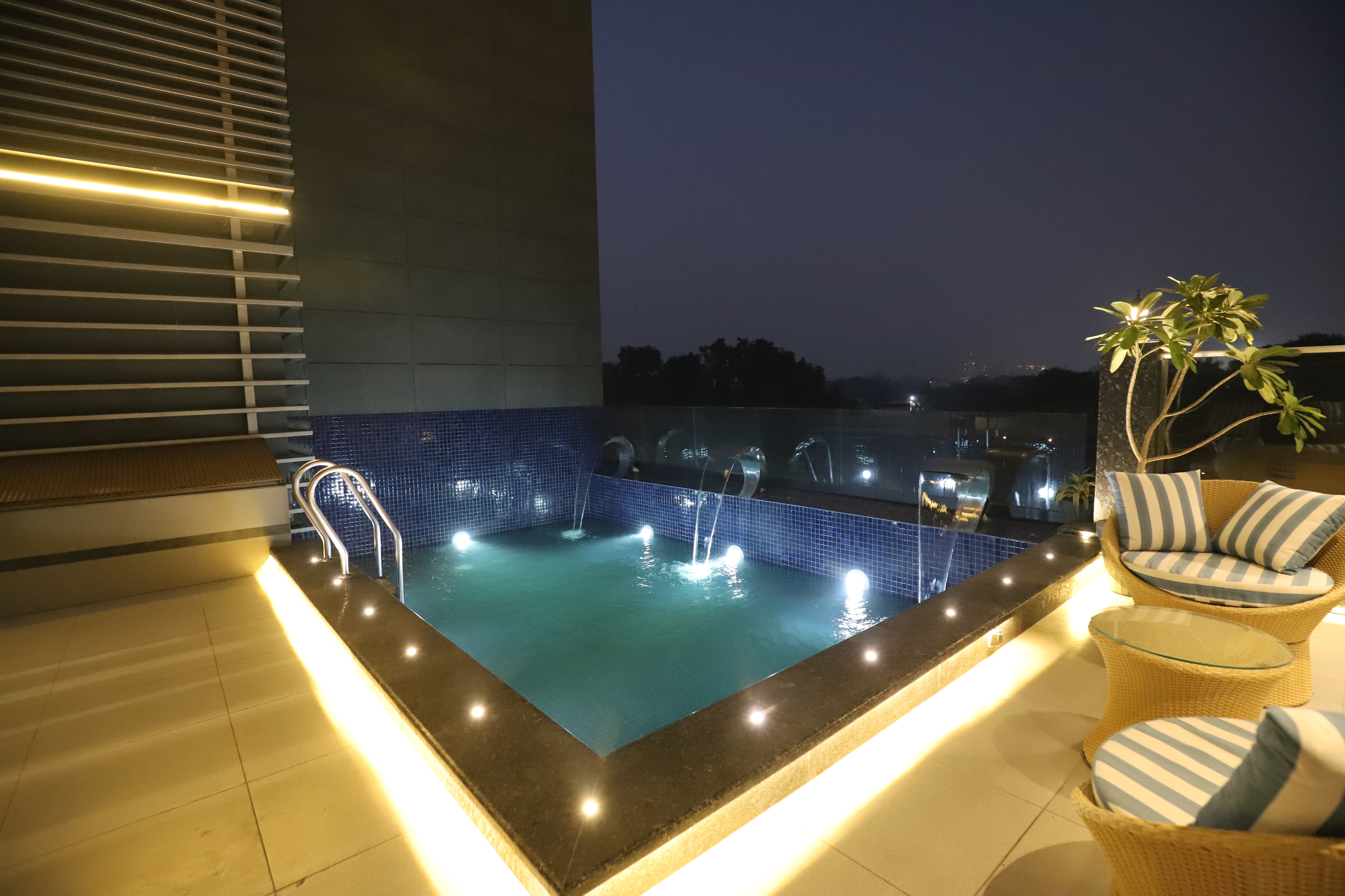 The Pristine Hotel - Tap to explore photos