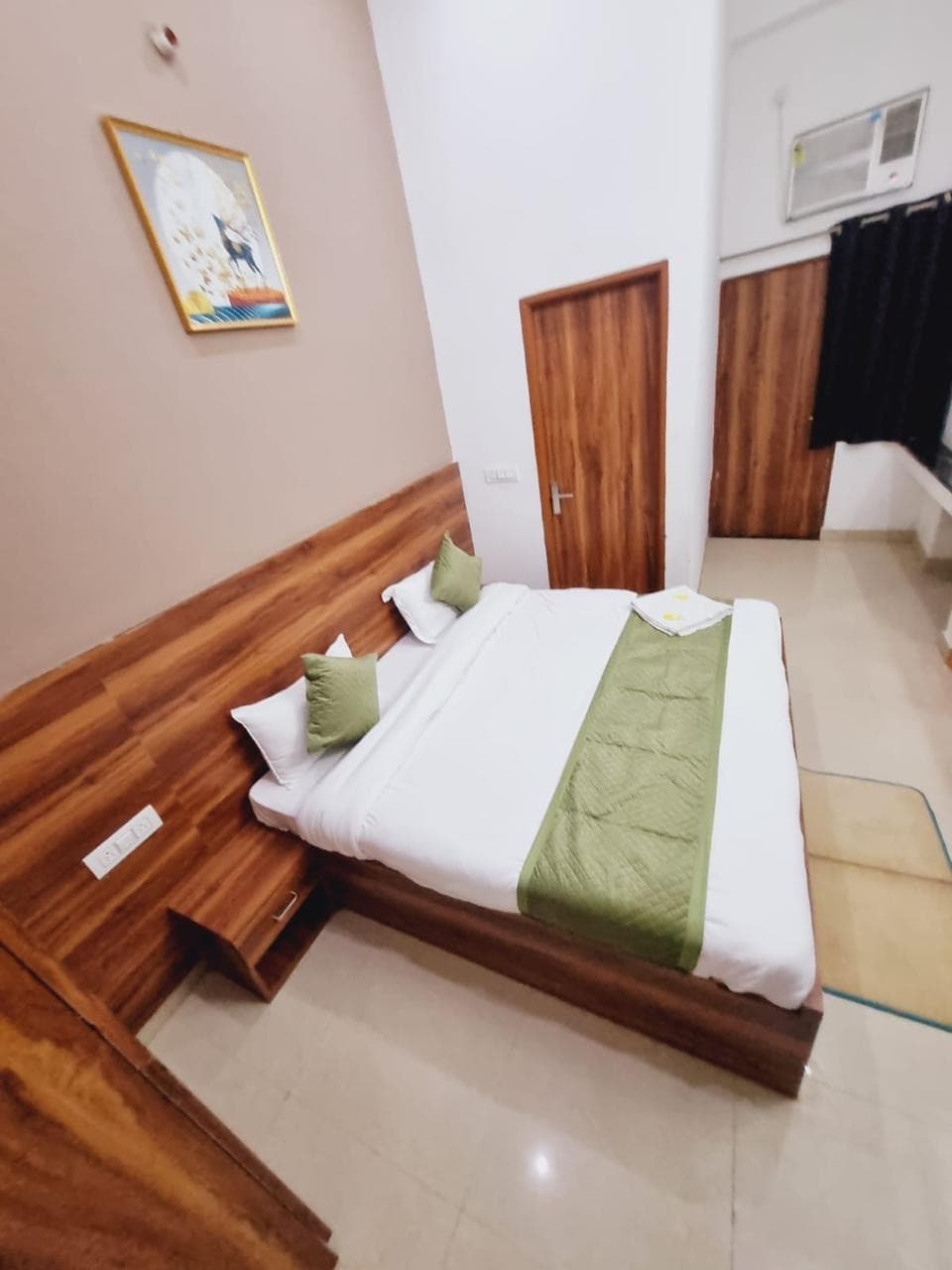 Hotel Oliv Inn @Vrindavan - Tap to explore photos