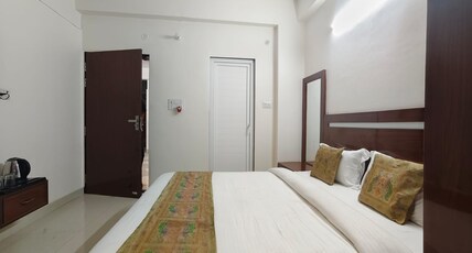 Hotel Veda Vatica Room Type - Deluxe Room - AC