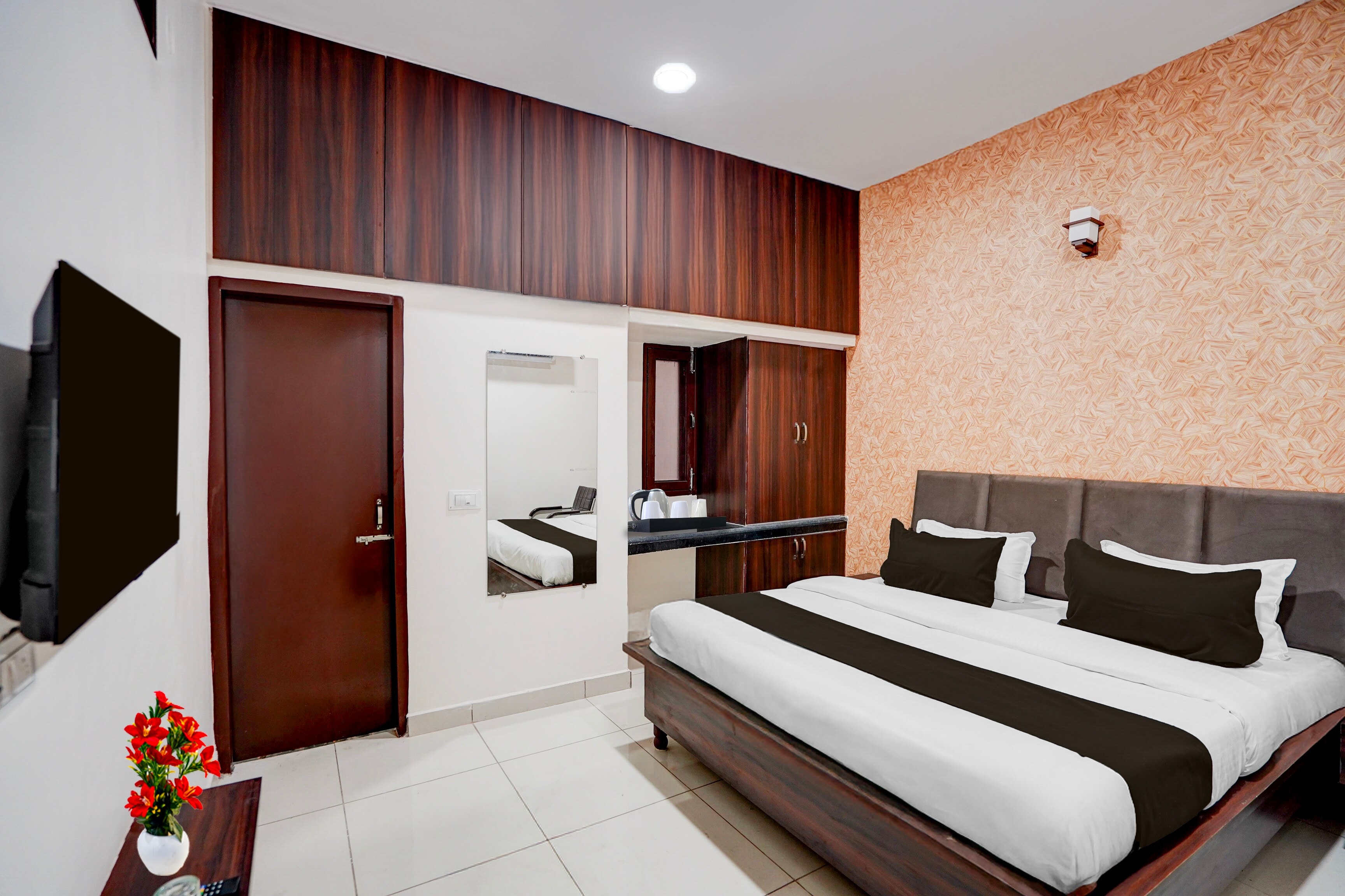 Collection O by OYO Focal Point Phase 3 Ludhiana - Tap to explore photos