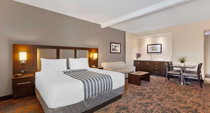 Best Western Plus Executive Inn Room Type - 1 King Bed, Non-Smoking, Executive Room, Wi-Fi, Sofabed, Microwave And Refrigerator, Full Breakfast Best Western Plus Executive Inn Room Type - 1 King Bed, Non-Smoking, Executive Room, Wi-Fi, Sofabed, Microwave And Refrigerator, Full Breakfast