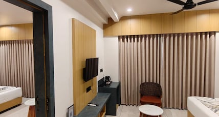 White Panda Hotels SHREE RADHE DWARKA Room Type - Interconnecting Family Room with Ensuite Bathroom White Panda Hotels SHREE RADHE DWARKA Room Type - Interconnecting Family Room with Ensuite Bathroom