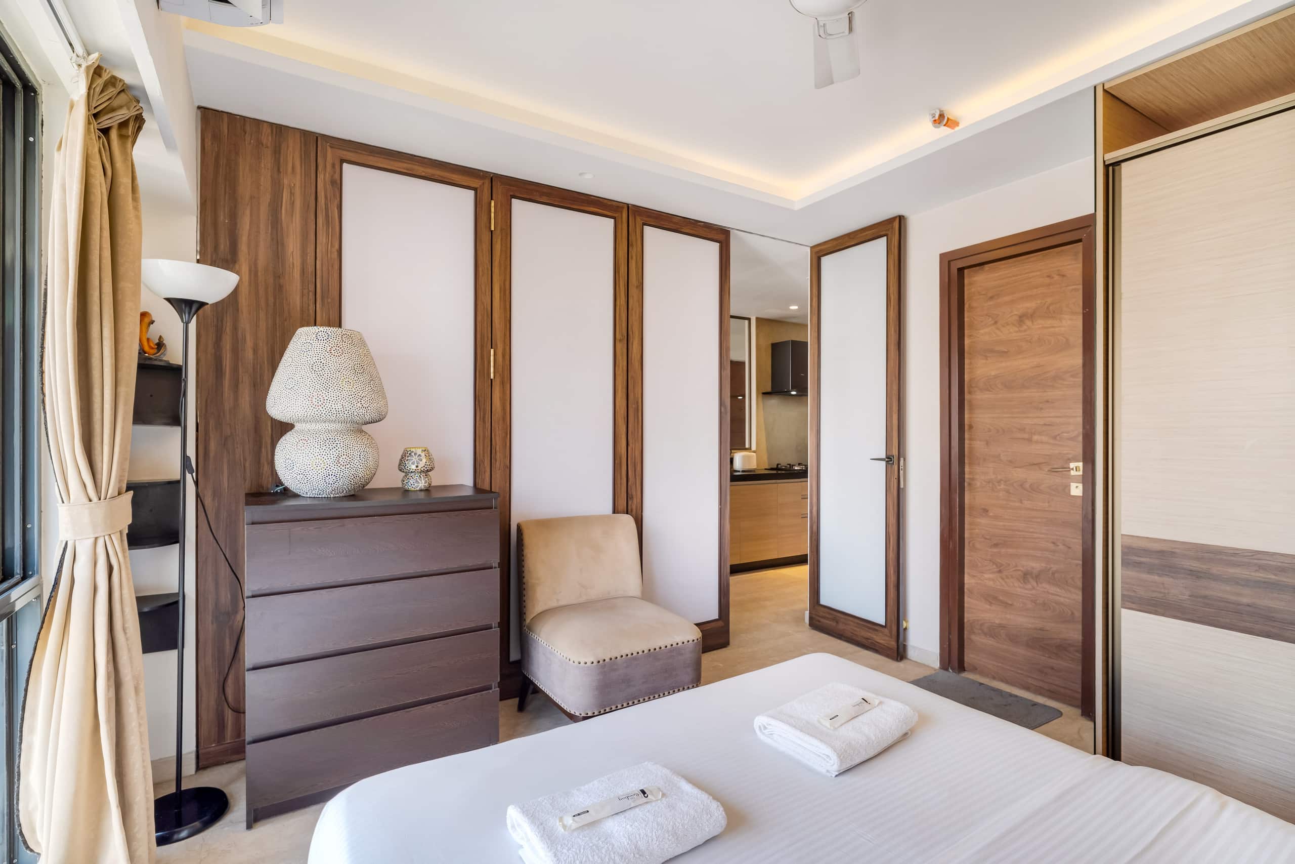 Lily Modern Studio in BKC Pool Wi Fi Kitchen - Tap to explore photos