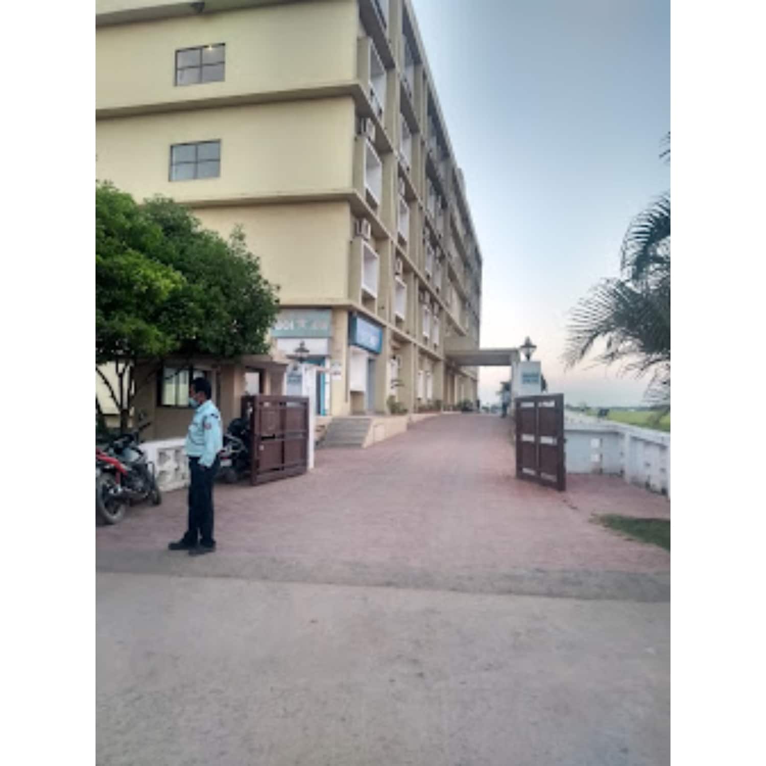 Hotel Golden Anchor Dhamara - Tap to explore photos