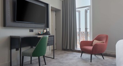 DoubleTree by Hilton Brighton Metropole Room Type - KING SUP RM-SEA VW-BALCONY