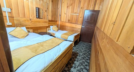 Accomoon valleyside homes Room Type - Twin Queen bed deluxe room 2