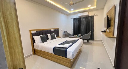 Hotel Vamshi Elite Room Type - Deluxe Room with City View