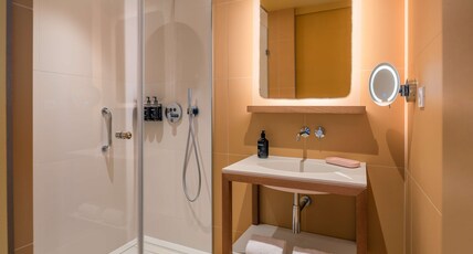 Canopy by Hilton Cannes Room Type - KING DLX RM WITH SEA VIEW