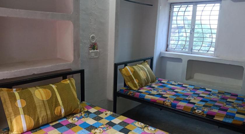 Hotel jayaswal - Tap to explore photos