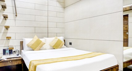 Hotel Rooms Dadar Room Type - Deluxe Double Room