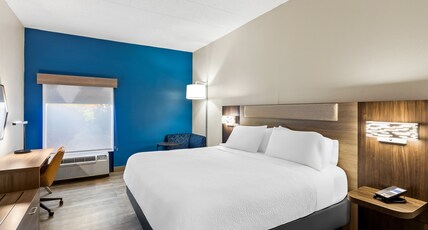 Holiday Inn Express Hotel & Suites Charleston-Southridge Room Type - 1 King Bed Standard Mobil Access Tub