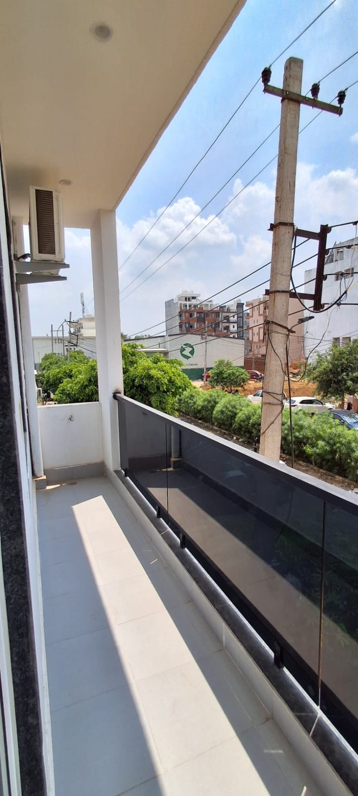 Lime Tree Hotel Genpact Sector 69 - Tap to explore photos