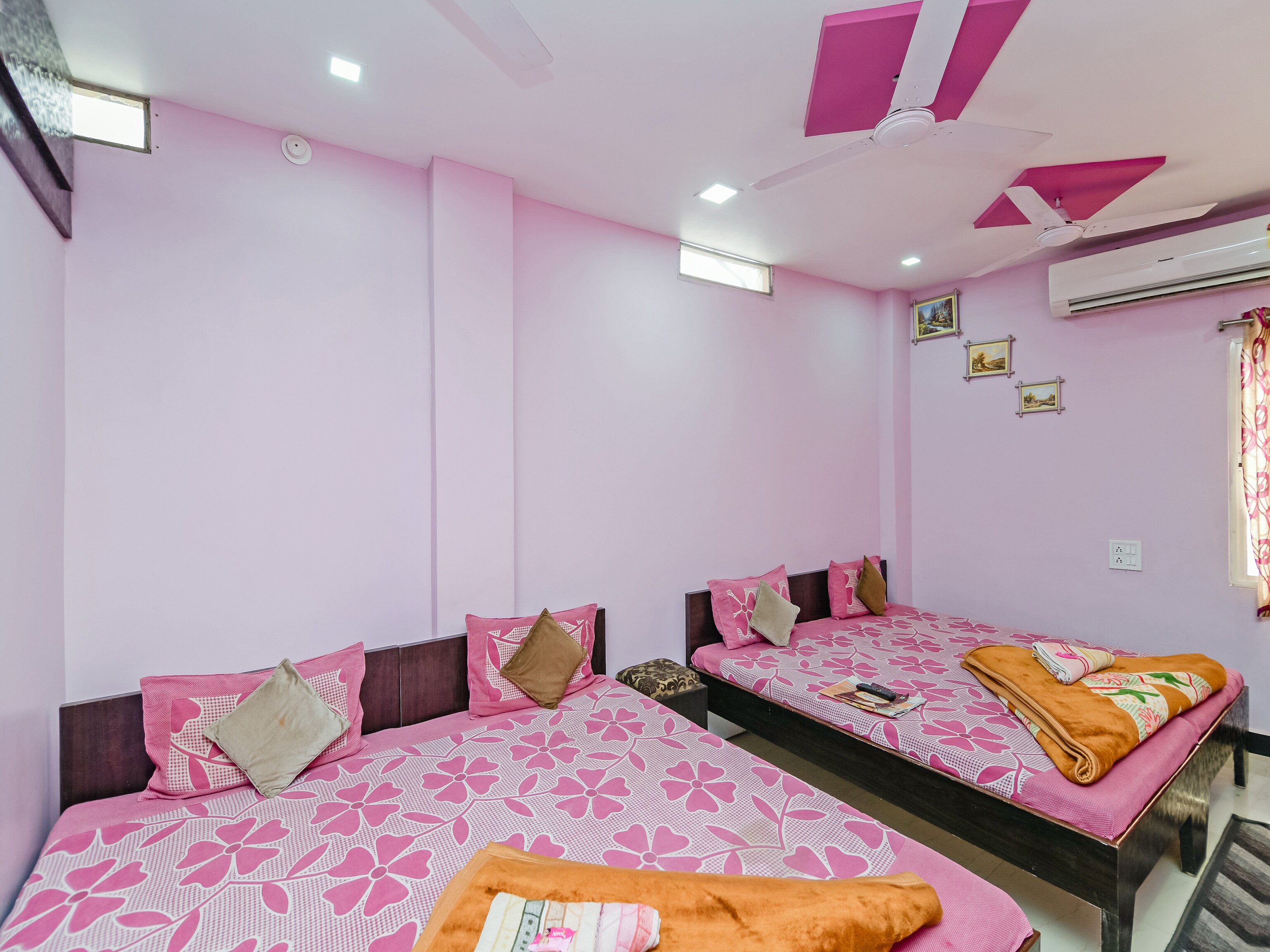 Hotel Saphire - Tap to explore photos