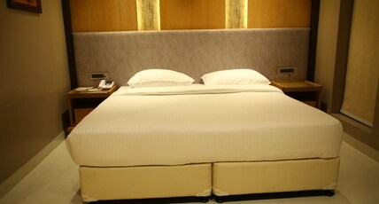 Raj Mahal Hotel Room Type - Super Deluxe Room With Study Desk