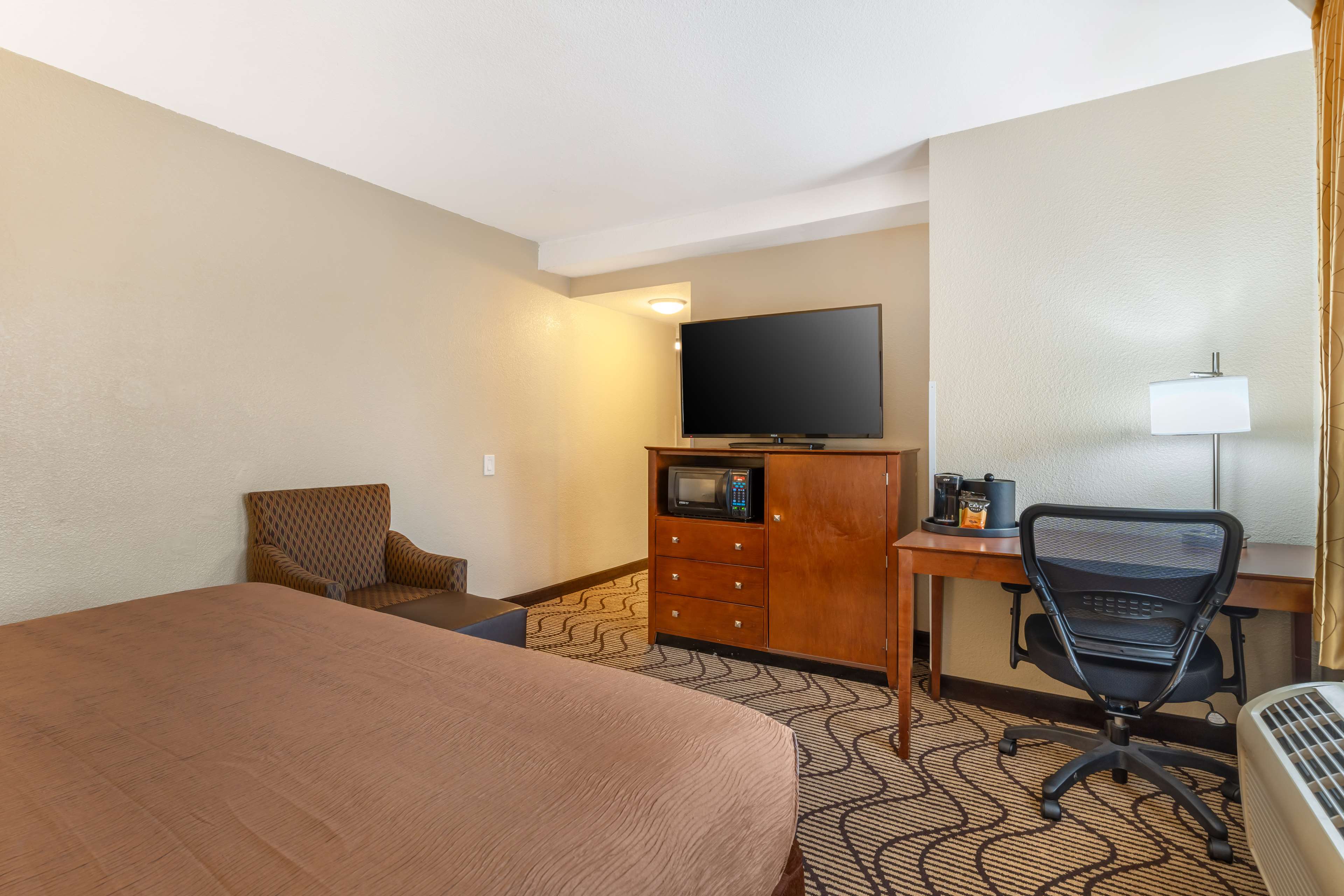 BEST WESTERN JOHN MUIR - Tap to explore photos