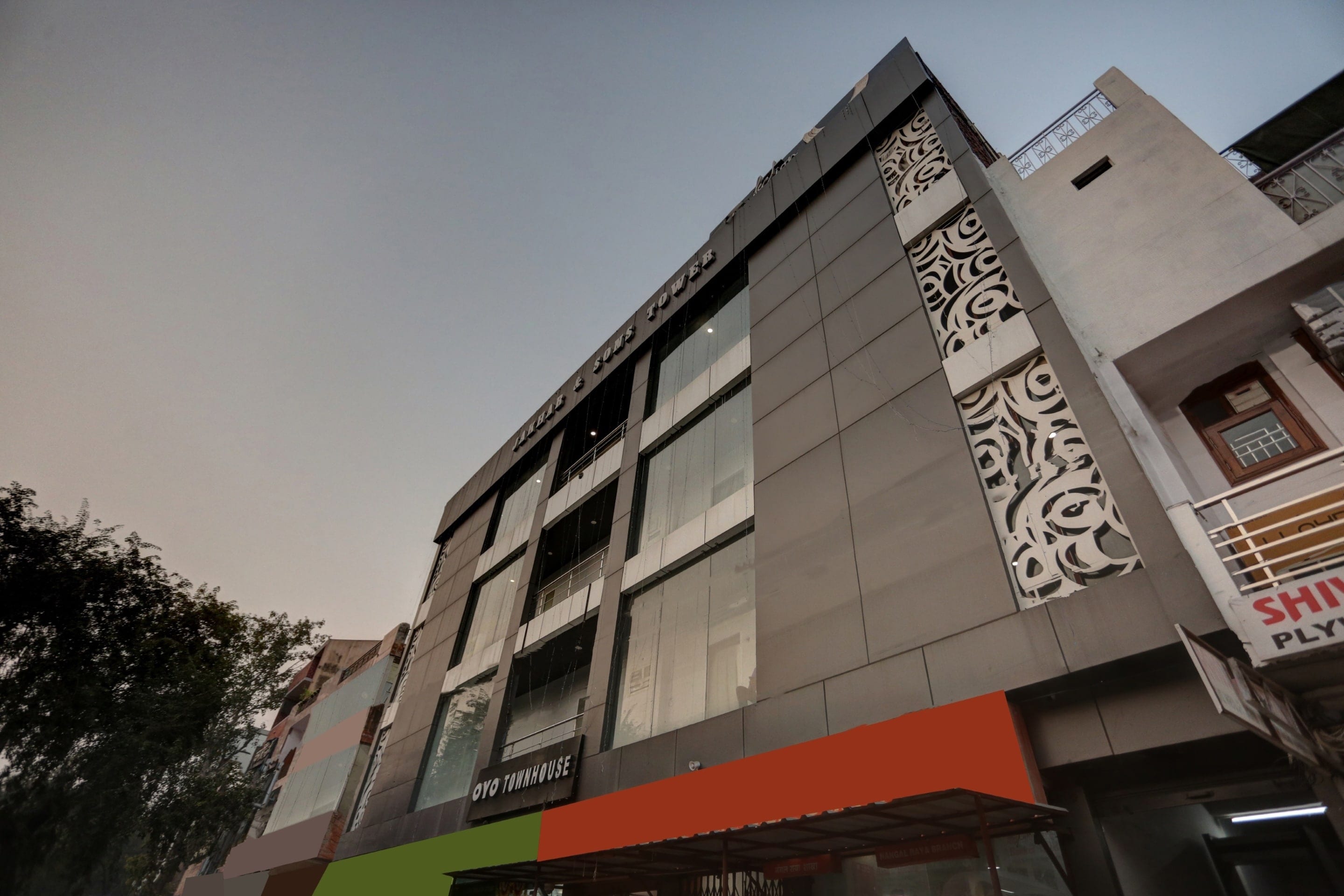 Townhouse Nangal Raya Pankha Road - Tap to explore photos
