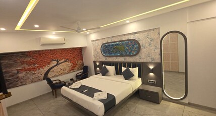 New Platinum 9 (Near Surat Railway Station) Room Type - King Bed Room with No View
