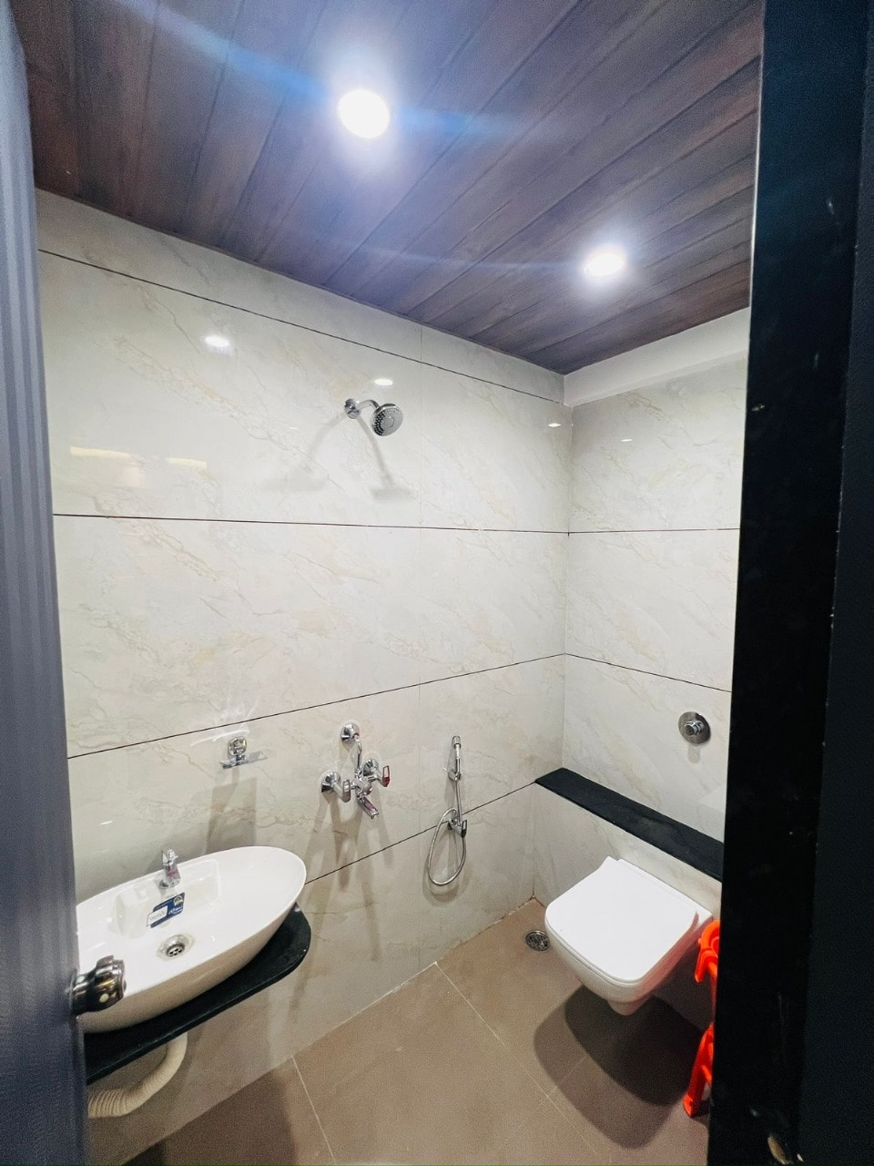 Hotel Mauli Lodging - Tap to explore photos