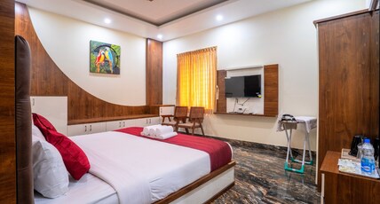HOTEL NIVETHA INN Room Type - LUXURY SUITE